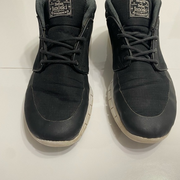 Nike Black and White Men's Sneakers - Picture 3 of 3